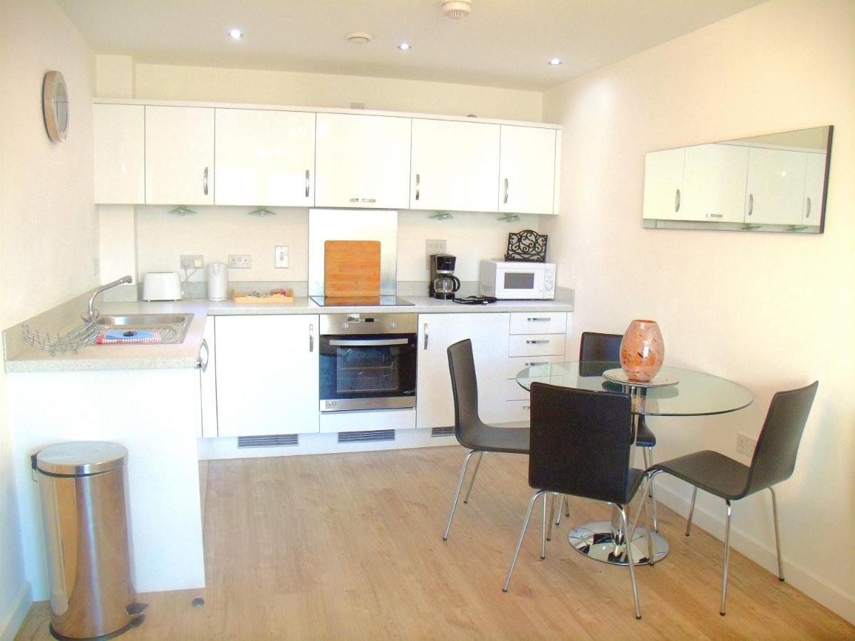 New Central Woking 1 And 2 Bedroom Apartments With Free Gym, Close To Train Station Bagian luar foto