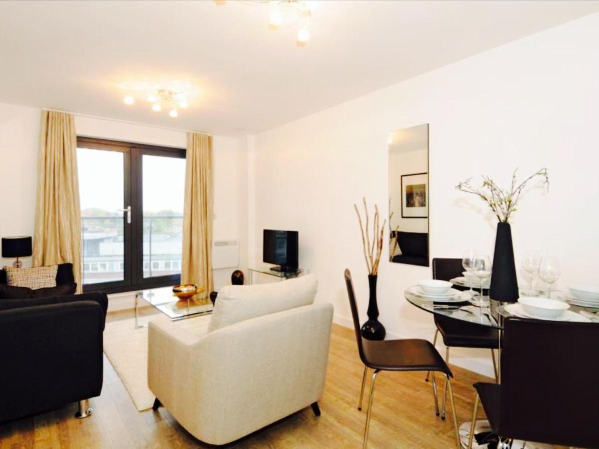 New Central Woking 1 And 2 Bedroom Apartments With Free Gym, Close To Train Station Bagian luar foto