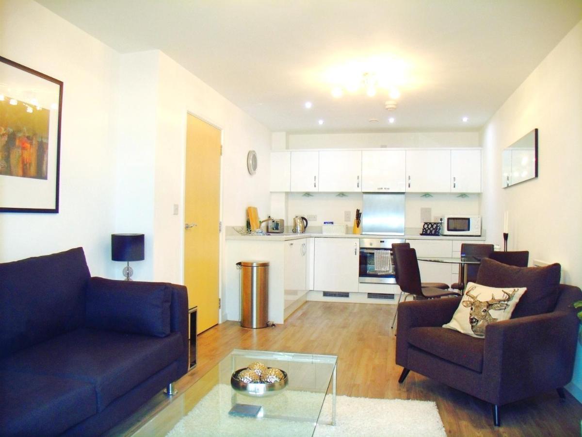 New Central Woking 1 And 2 Bedroom Apartments With Free Gym, Close To Train Station Bagian luar foto