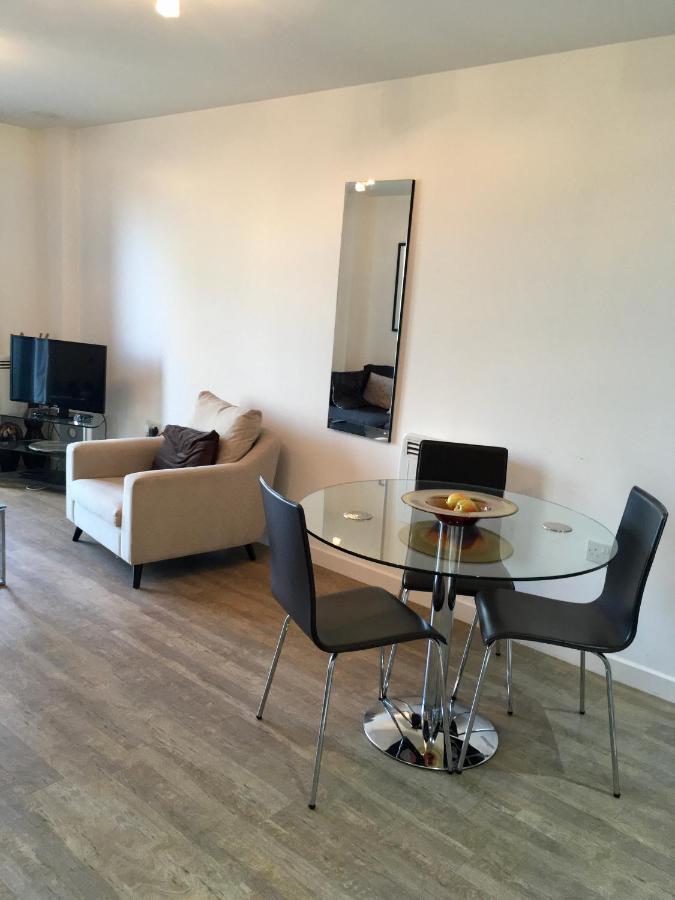 New Central Woking 1 And 2 Bedroom Apartments With Free Gym, Close To Train Station Bagian luar foto