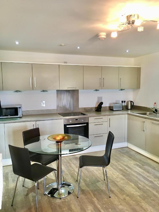 New Central Woking 1 And 2 Bedroom Apartments With Free Gym, Close To Train Station Bagian luar foto