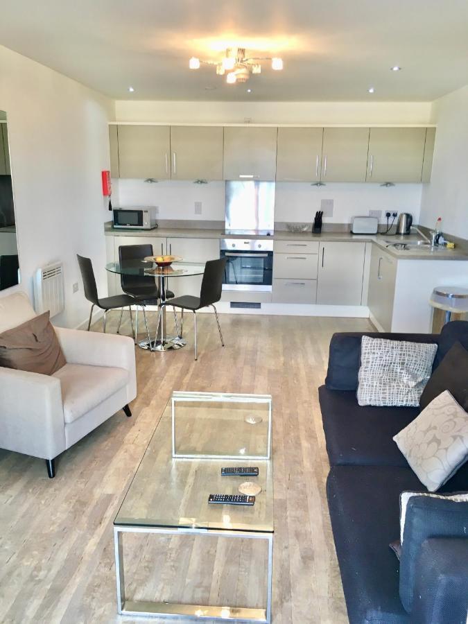 New Central Woking 1 And 2 Bedroom Apartments With Free Gym, Close To Train Station Bagian luar foto